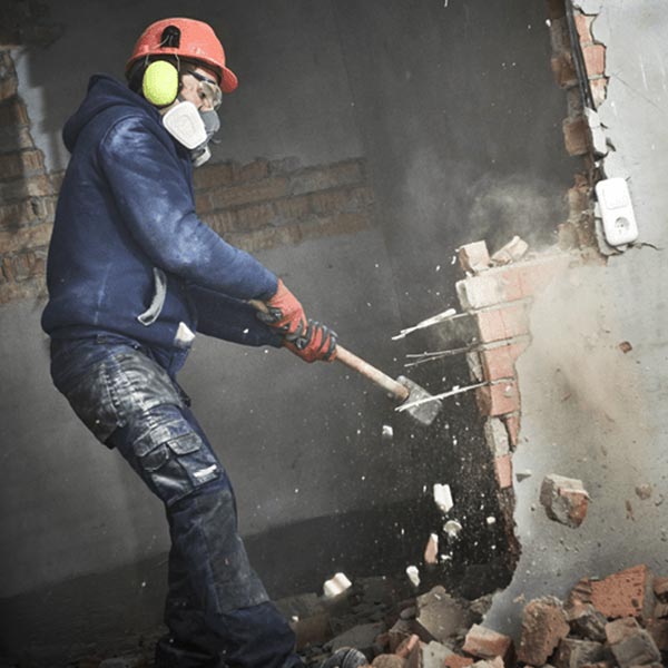 Demolición de edificio en Getafe con maquinaria de última generación