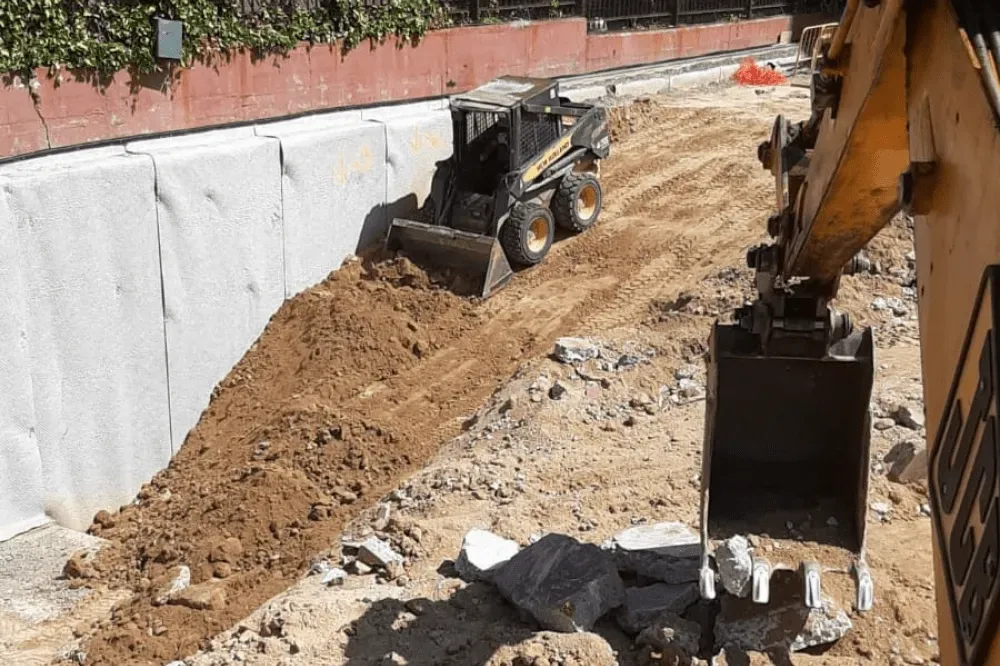 Desmonte y vaciado de parcelas en Getafe — excavación local