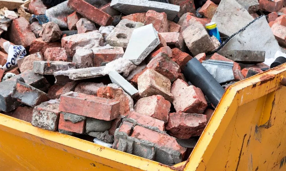 Recogida de escombros en Madrid — Deco Excavaciones camión propio