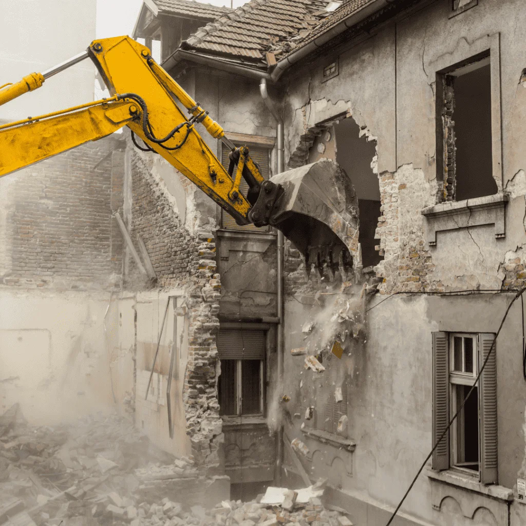 Demolición total de edificio en Getafe