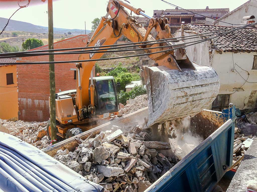 Empresa de demoliciones y derribos en Rivas-Vaciamadrid — Deco Excavaciones con maquinaria propia