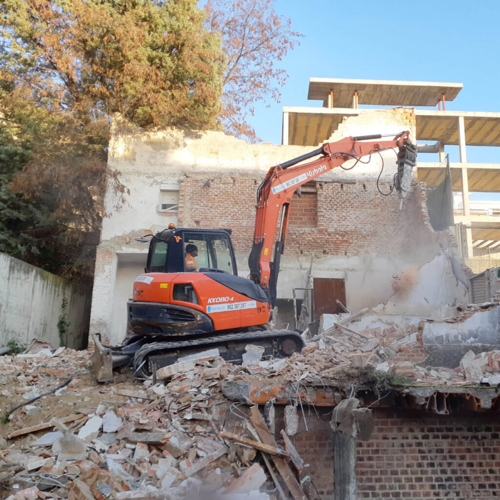 Empresa de demoliciones y derribos en Alcalá de Henares — Deco Excavaciones con maquinaria propia