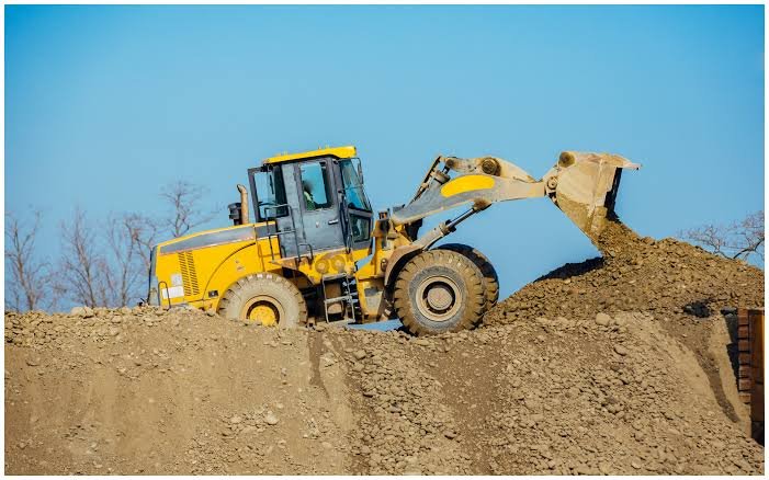 Servicio profesional de movimiento de tierras, excavaciones y vaciados en Velilla de San Antonio — Deco Excavaciones