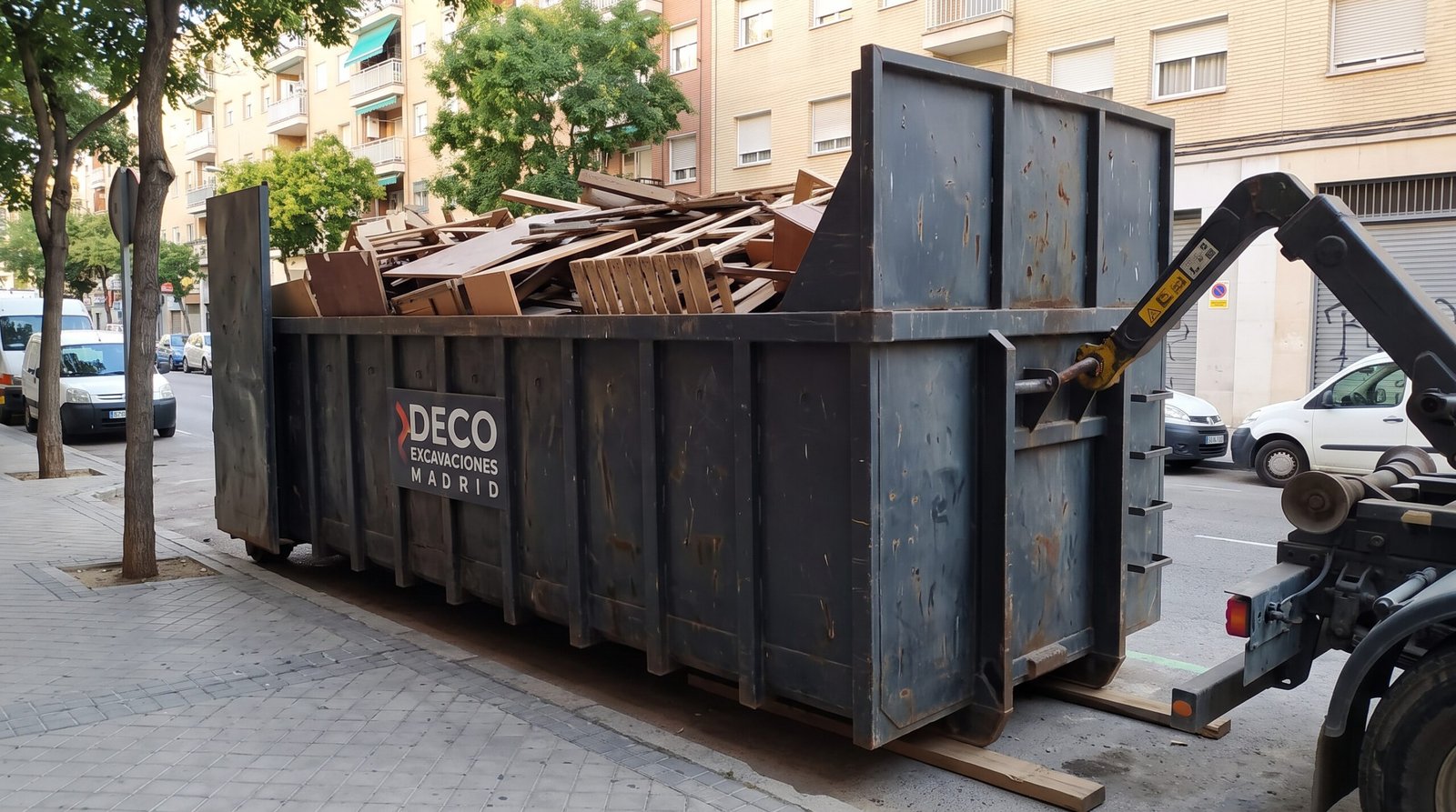 Caja de gancho de 12 a 30 m³ en polígono Los Ángeles Getafe
